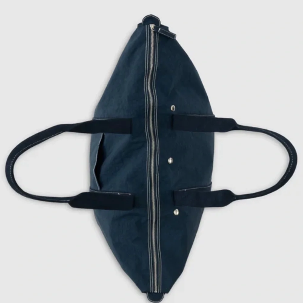 NEW johnnie-O Midnight Blue Duffel Bag Nylon Packable Tote bag in the Wake color
